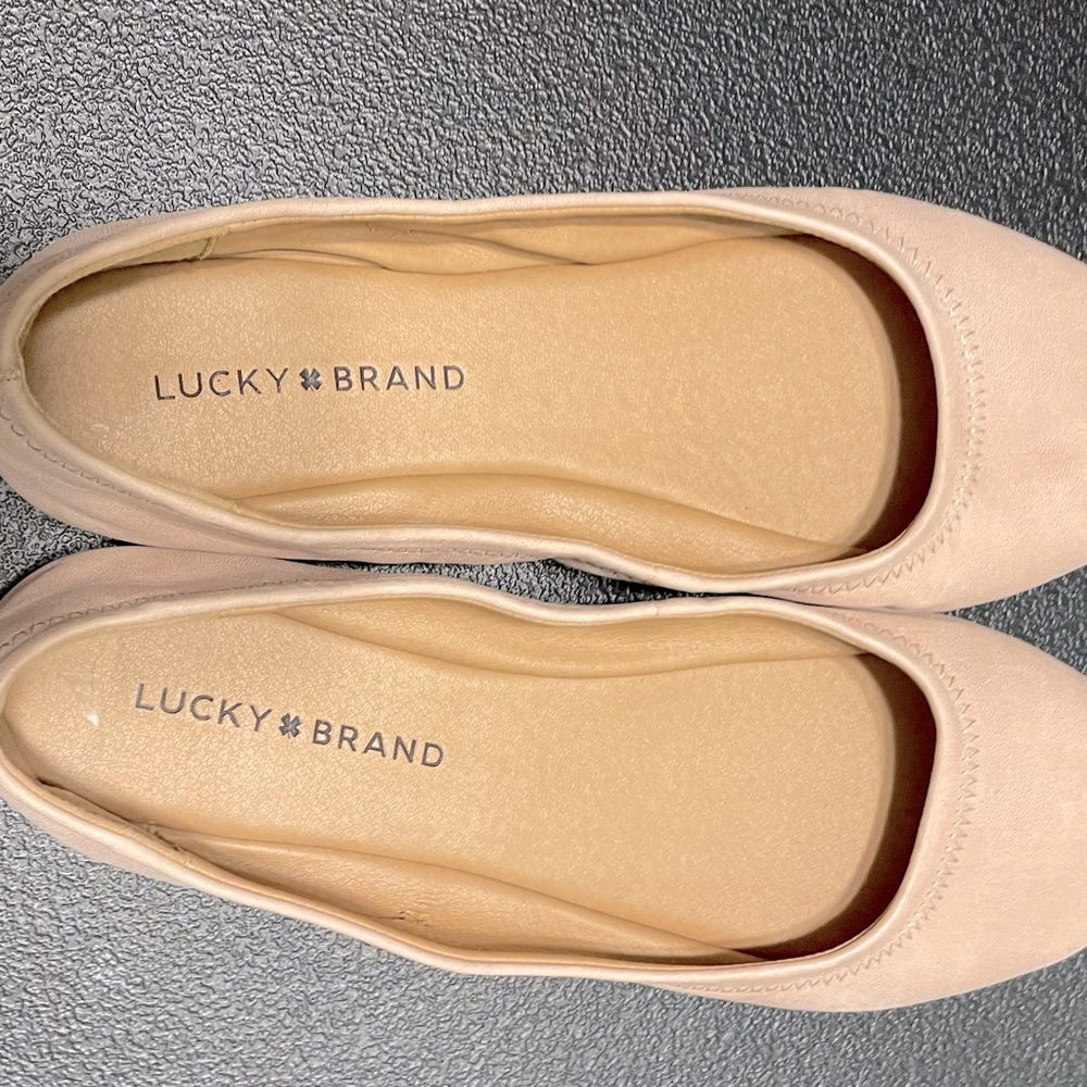 Lucky Brand Ladies Leather Flats Shoes, used in good condition. Size 8M - Picture 5 of 6